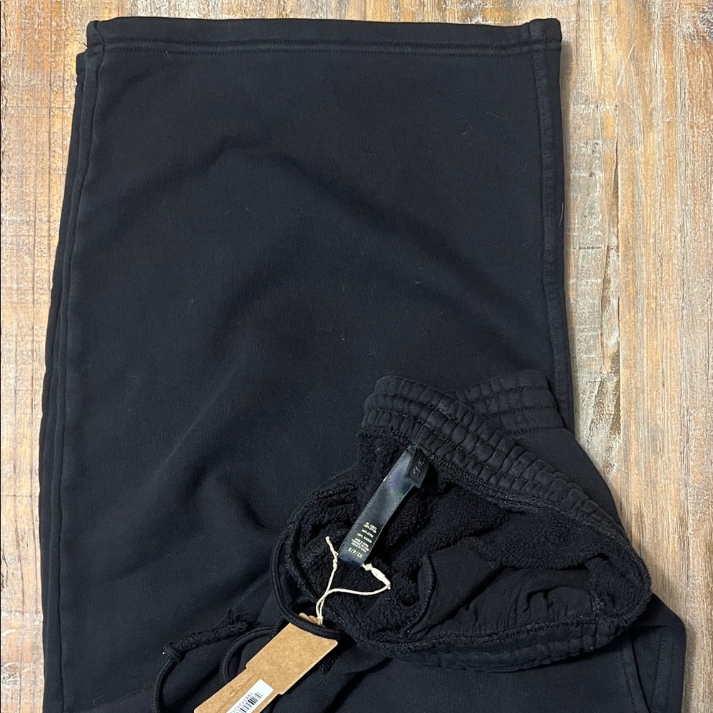 SKIMS Onyx Black Wide Leg Fleece Pants - Picture 9 of 9